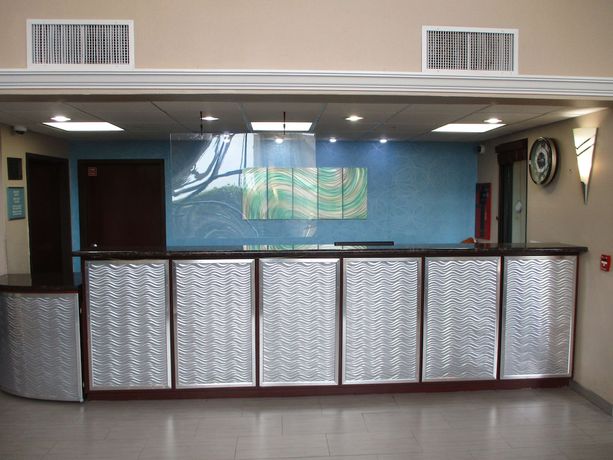 Imagen de los interiores del Hotel Days Inn & Suites by Wyndham Sam Houston Tollway. Foto 10