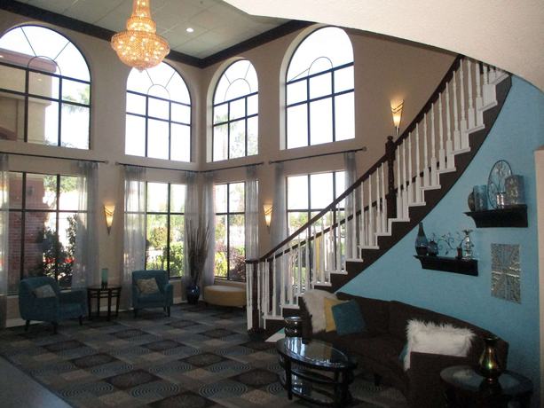 Imagen de los interiores del Hotel Days Inn & Suites by Wyndham Sam Houston Tollway. Foto 11