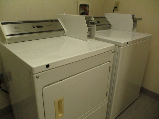 Imagen de los interiores del Hotel Days Inn & Suites by Wyndham Sam Houston Tollway. Foto 16