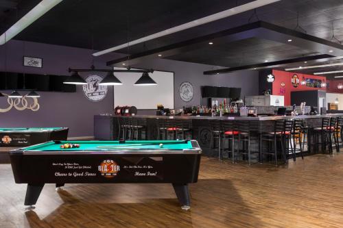 Imagen del bar/restaurante del Hotel Days Inn & Suites by Wyndham Sault Ste. Marie ON. Foto 5