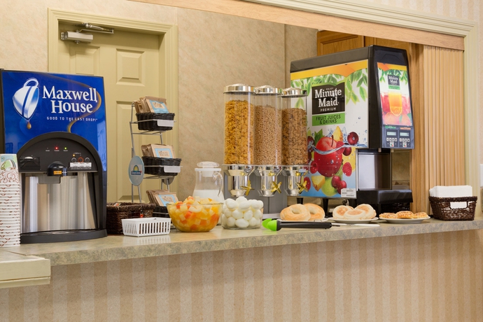 Imagen del bar/restaurante del Hotel Days Inn and Conference Centre By Wyndham Penticton. Foto 2