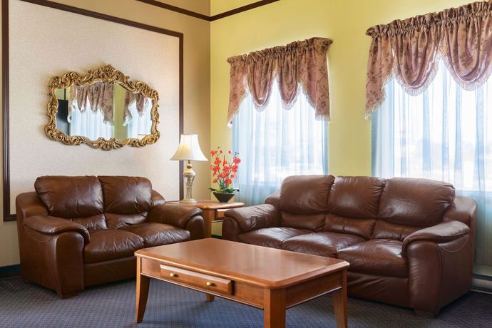 Imagen de los interiores del Hotel Days Inn and Conference Centre by Wyndham Blainville. Foto 17