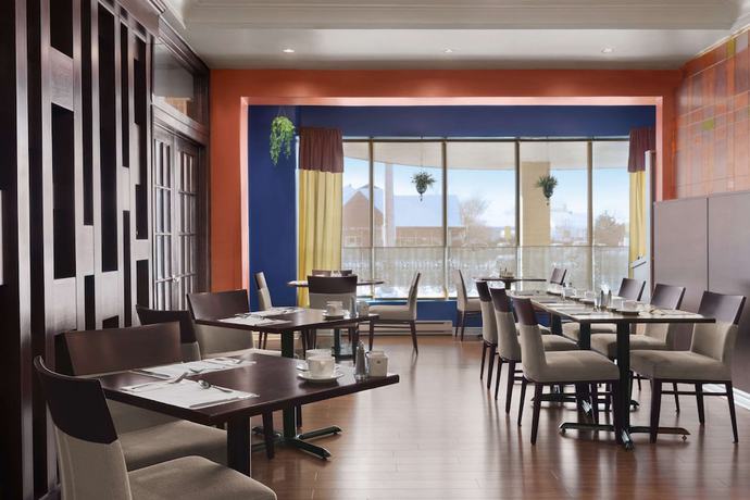 Imagen del bar/restaurante del Hotel Days Inn and Conference Centre by Wyndham Blainville. Foto 4
