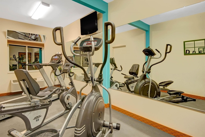 Imagen de los interiores del Hotel Days Inn and Suites By Wyndham Airport Albuquerque. Foto 14