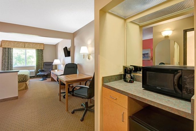 Imagen de la habitación del Hotel Days Inn and Suites By Wyndham Airport Albuquerque. Foto 8