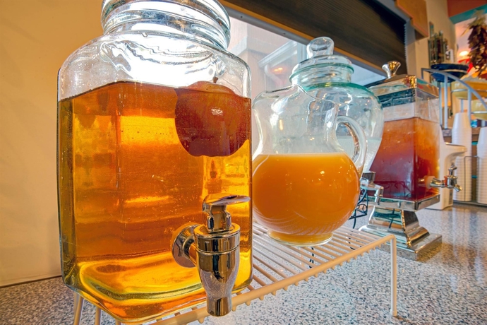 Imagen del bar/restaurante del Hotel Days Inn and Suites By Wyndham Airport Albuquerque. Foto 5