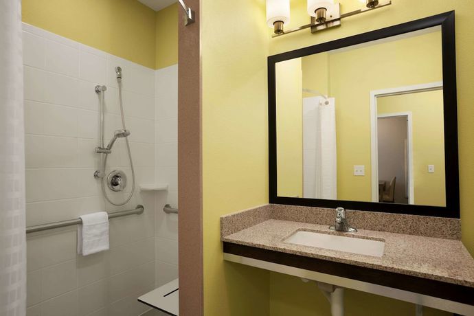 Imagen de la habitación del Hotel Days Inn and Suites By Wyndham Altoona. Foto 5
