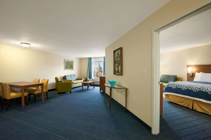 Imagen de la habitación del Hotel Days Inn and Suites By Wyndham Altoona. Foto 10