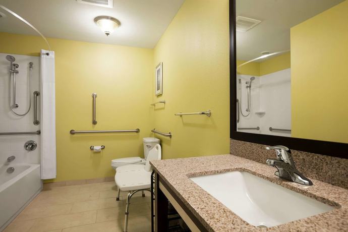 Imagen de la habitación del Hotel Days Inn and Suites By Wyndham Altoona. Foto 11