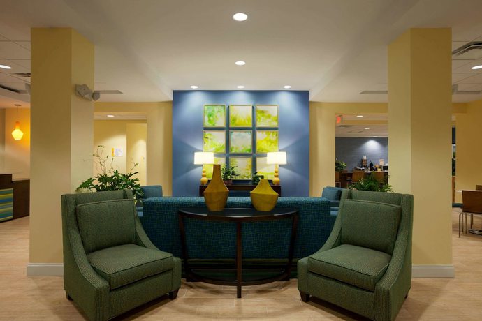 Imagen de los interiores del Hotel Days Inn and Suites By Wyndham Altoona. Foto 14