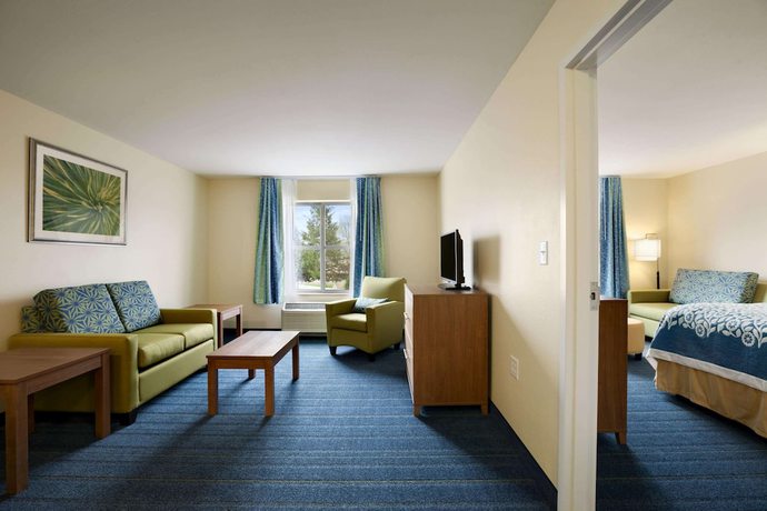 Imagen de la habitación del Hotel Days Inn and Suites By Wyndham Altoona. Foto 12