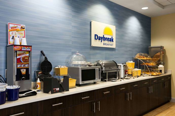 Imagen del bar/restaurante del Hotel Days Inn and Suites By Wyndham Altoona. Foto 3
