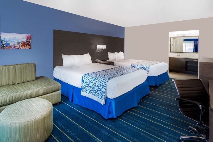 Imagen de la habitación del Hotel Days Inn and Suites By Wyndham Anaheim At Disneyland Park. Foto 8