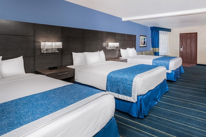 Imagen de la habitación del Hotel Days Inn and Suites By Wyndham Anaheim At Disneyland Park. Foto 10