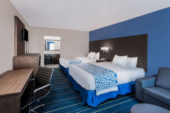 Imagen de la habitación del Hotel Days Inn and Suites By Wyndham Anaheim At Disneyland Park. Foto 12