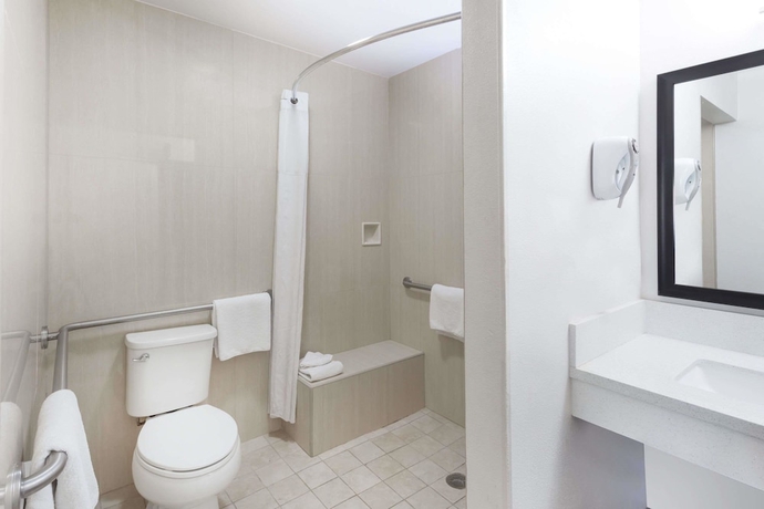 Imagen de la habitación del Hotel Days Inn and Suites By Wyndham Anaheim At Disneyland Park. Foto 13