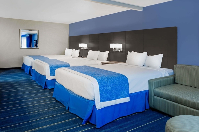 Imagen de la habitación del Hotel Days Inn and Suites By Wyndham Anaheim At Disneyland Park. Foto 14