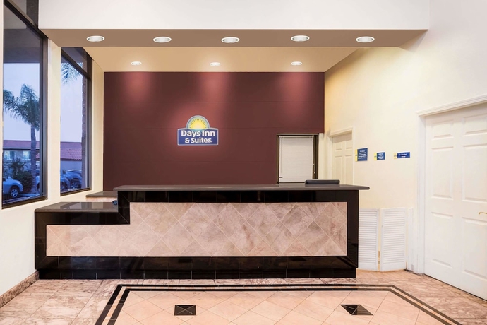 Imagen de los interiores del Hotel Days Inn and Suites By Wyndham Anaheim At Disneyland Park. Foto 15