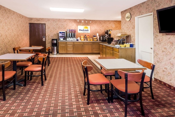 Imagen del bar/restaurante del Hotel Days Inn and Suites By Wyndham Anaheim At Disneyland Park. Foto 4