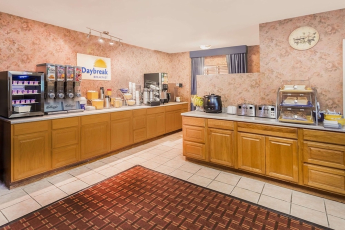 Imagen del bar/restaurante del Hotel Days Inn and Suites By Wyndham Anaheim At Disneyland Park. Foto 5