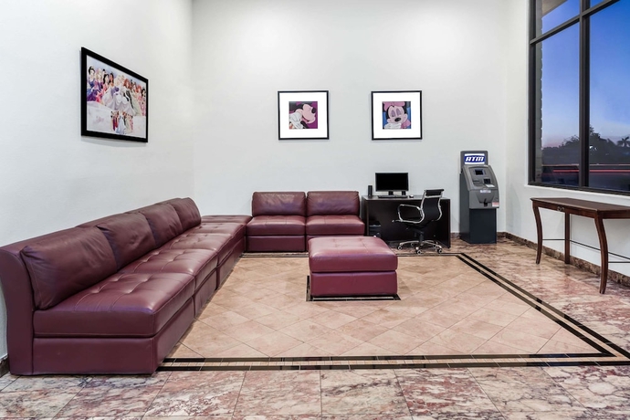 Imagen de los interiores del Hotel Days Inn and Suites By Wyndham Anaheim At Disneyland Park. Foto 16