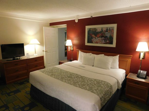 Imagen de la habitación del Hotel Days Inn and Suites By Wyndham Arlington Heights. Foto 8