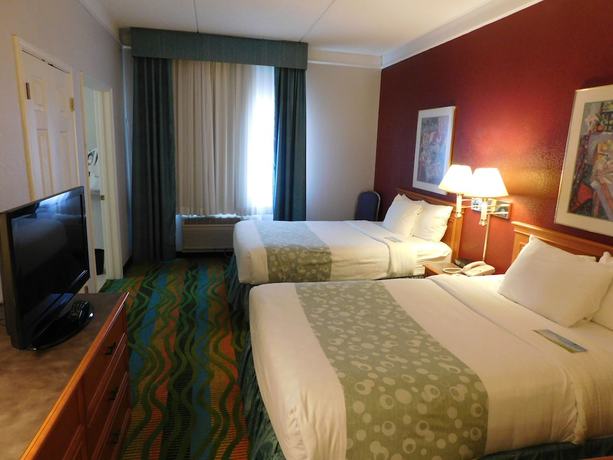 Imagen de la habitación del Hotel Days Inn and Suites By Wyndham Arlington Heights. Foto 10