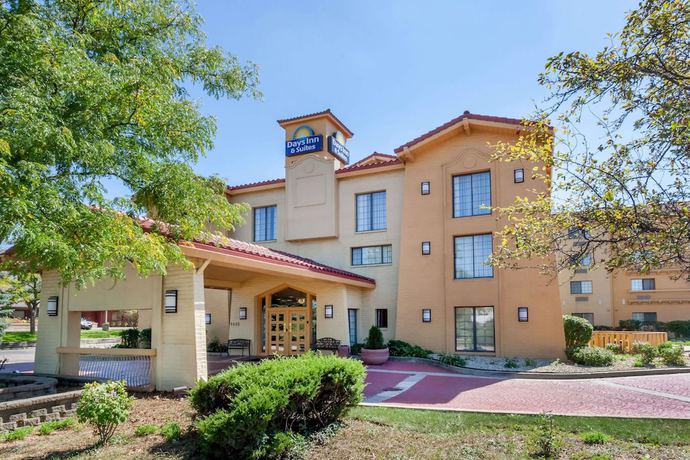 Imagen general del Hotel Days Inn and Suites By Wyndham Arlington Heights. Foto 1