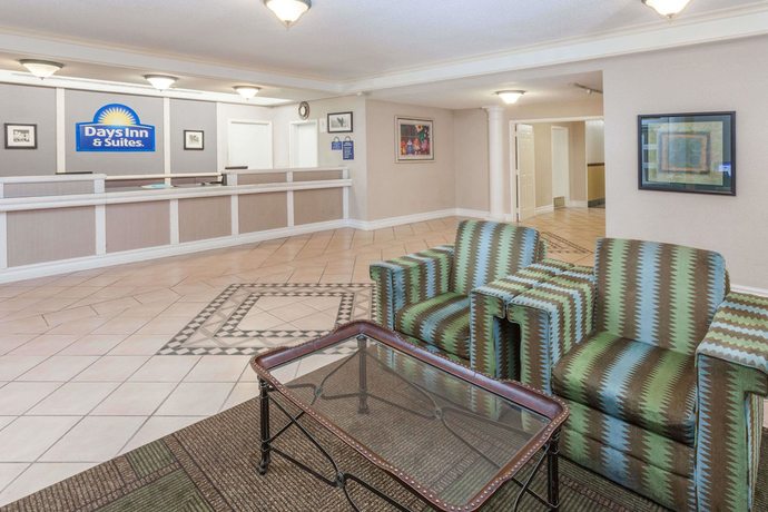 Imagen de los interiores del Hotel Days Inn and Suites By Wyndham Arlington Heights. Foto 18