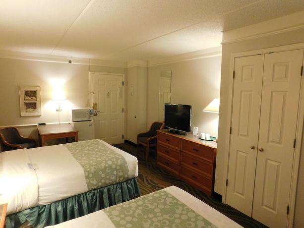 Imagen de la habitación del Hotel Days Inn and Suites By Wyndham Arlington Heights. Foto 14
