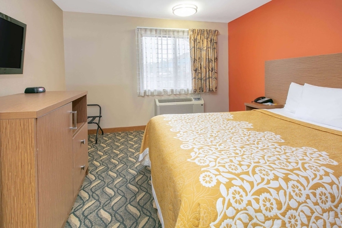 Imagen de la habitación del Hotel Days Inn and Suites By Wyndham Arlington Near Six Flags. Foto 2