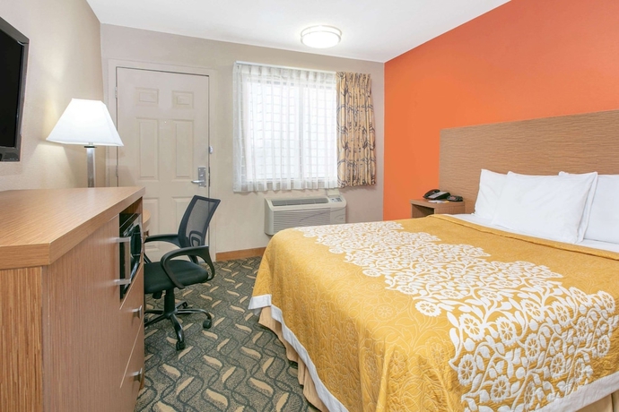 Imagen de la habitación del Hotel Days Inn and Suites By Wyndham Arlington Near Six Flags. Foto 6