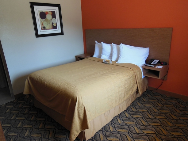 Imagen de la habitación del Hotel Days Inn and Suites By Wyndham Arlington Near Six Flags. Foto 11