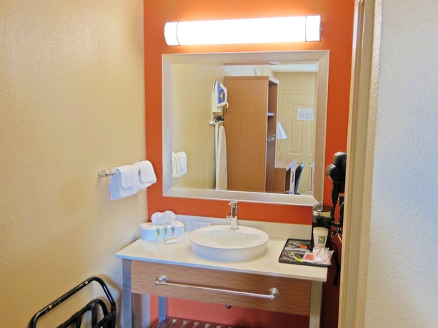 Imagen de la habitación del Hotel Days Inn and Suites By Wyndham Arlington Near Six Flags. Foto 15