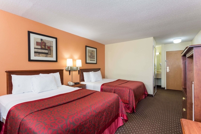 Imagen de la habitación del Hotel Days Inn and Suites By Wyndham Bloomington/normal Il. Foto 5
