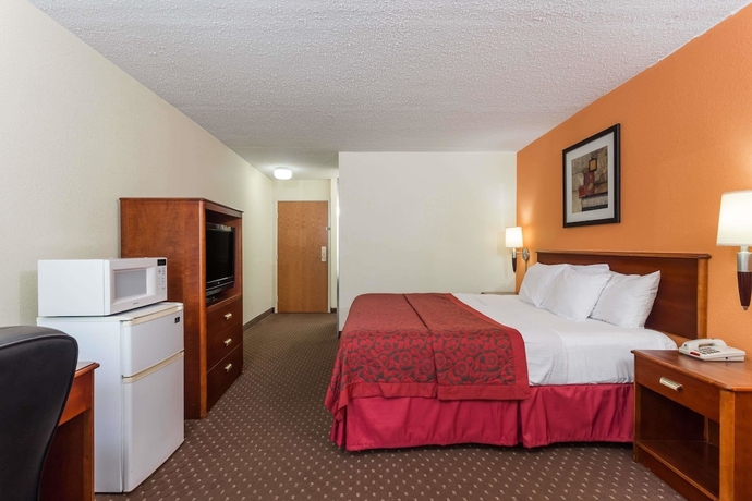 Imagen de la habitación del Hotel Days Inn and Suites By Wyndham Bloomington/normal Il. Foto 9