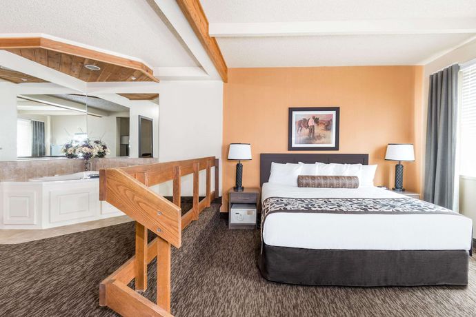 Imagen de la habitación del Hotel Days Inn and Suites By Wyndham Bozeman. Foto 4