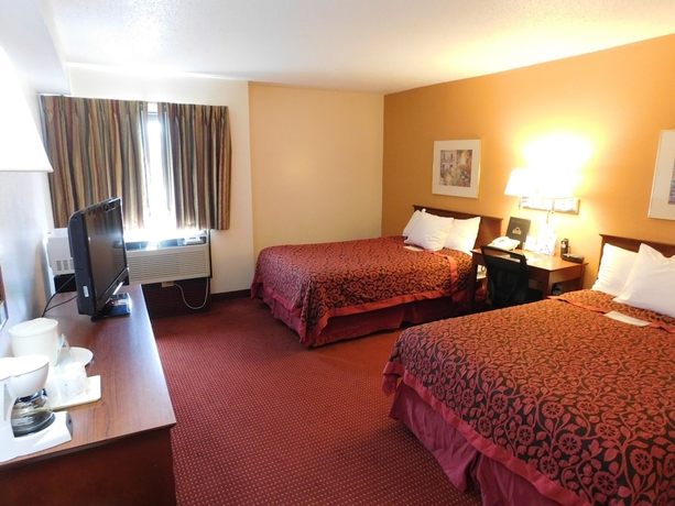 Imagen de la habitación del Hotel Days Inn and Suites By Wyndham Cedar Rapids. Foto 4