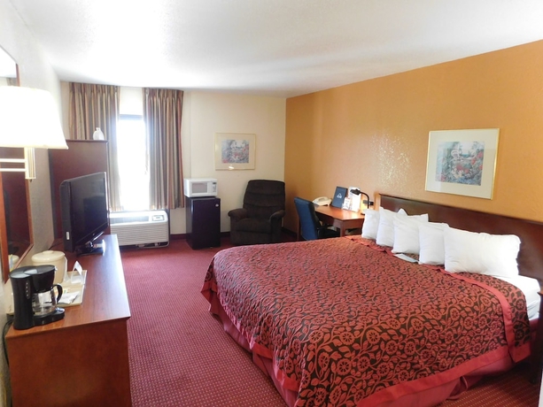 Imagen de la habitación del Hotel Days Inn and Suites By Wyndham Cedar Rapids. Foto 6
