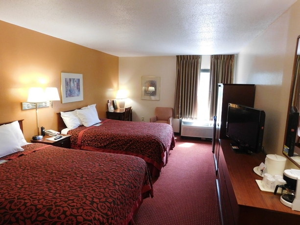 Imagen de la habitación del Hotel Days Inn and Suites By Wyndham Cedar Rapids. Foto 10