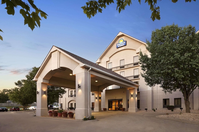 Imagen general del Hotel Days Inn and Suites By Wyndham Cedar Rapids. Foto 1