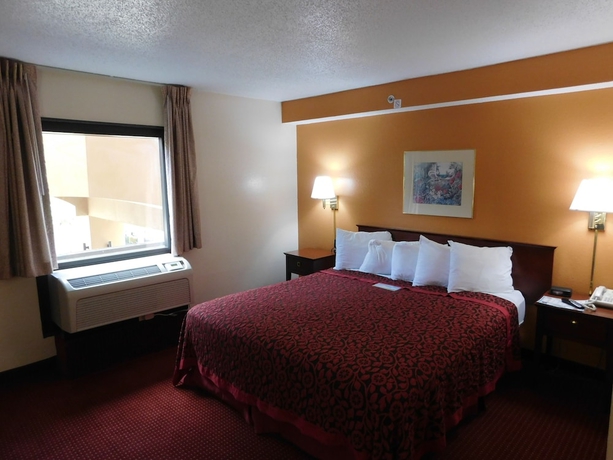 Imagen de la habitación del Hotel Days Inn and Suites By Wyndham Cedar Rapids. Foto 12