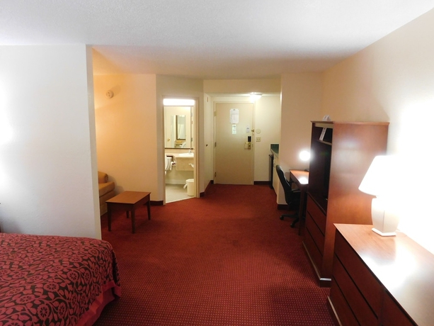 Imagen de la habitación del Hotel Days Inn and Suites By Wyndham Cedar Rapids. Foto 15