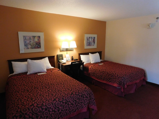 Imagen de la habitación del Hotel Days Inn and Suites By Wyndham Cedar Rapids. Foto 17