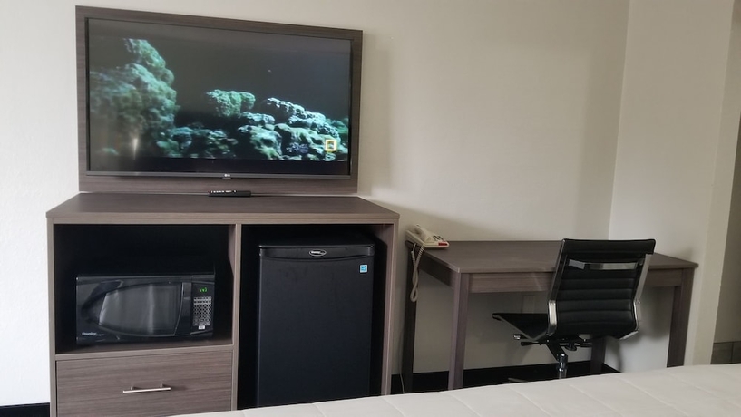 Imagen de la habitación del Hotel Days Inn and Suites By Wyndham Charleston Airport West. Foto 8