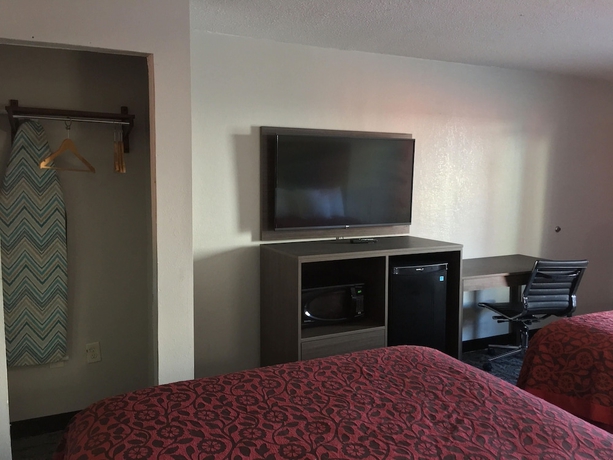 Imagen de la habitación del Hotel Days Inn and Suites By Wyndham Charleston Airport West. Foto 10