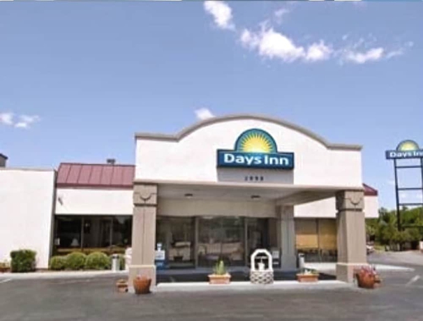Imagen general del Hotel Days Inn and Suites By Wyndham Charleston Airport West. Foto 1