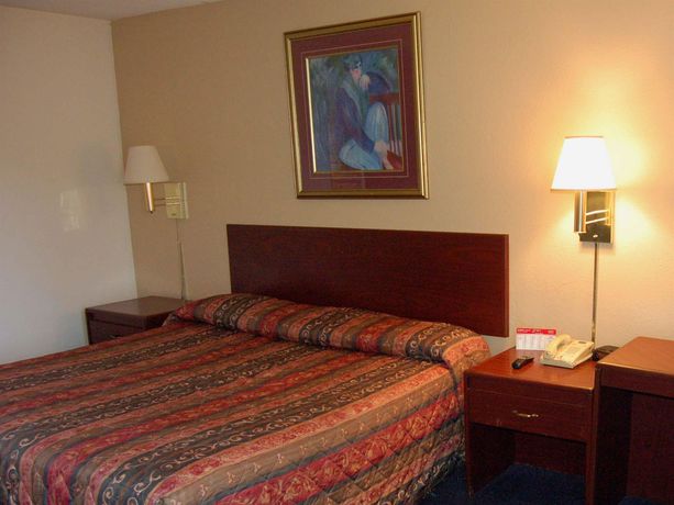 Imagen de los interiores del Hotel Days Inn and Suites By Wyndham Cincinnati North. Foto 15