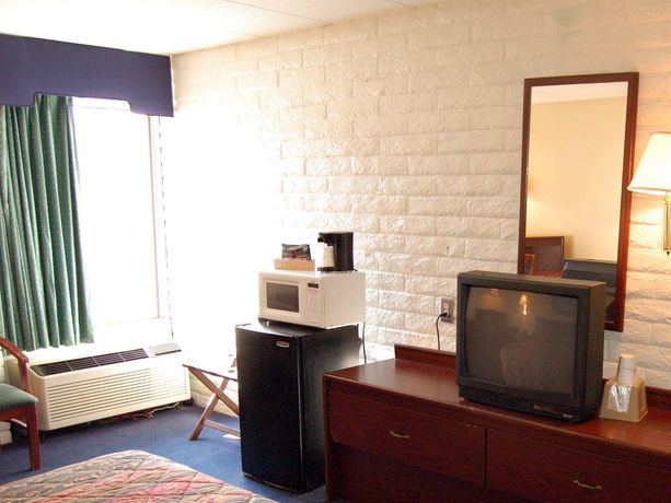 Imagen de la habitación del Hotel Days Inn and Suites By Wyndham Cincinnati North. Foto 9
