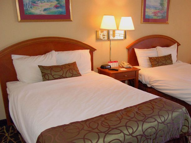 Imagen de la habitación del Hotel Days Inn and Suites By Wyndham Cincinnati North. Foto 11